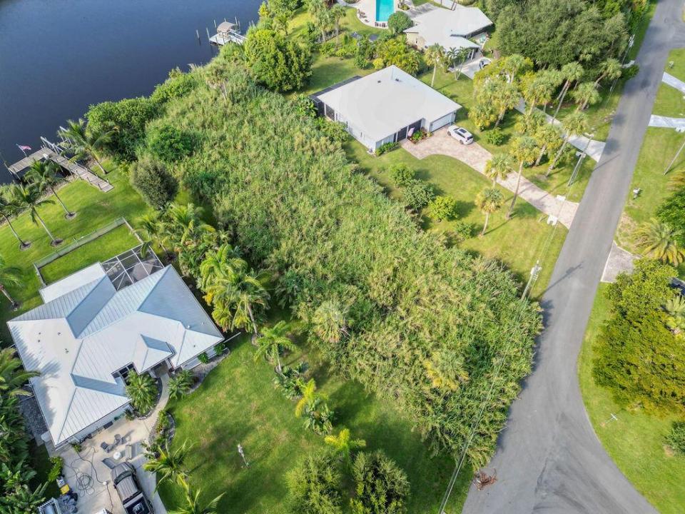 15340 SW Palm Drive, Florida 34956, USA