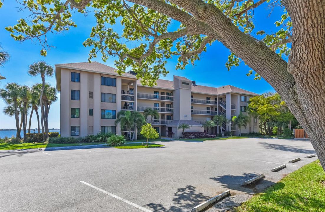 4440 NE Sandpebble Trace 104, Stuart, Florida 34996, Stati Uniti