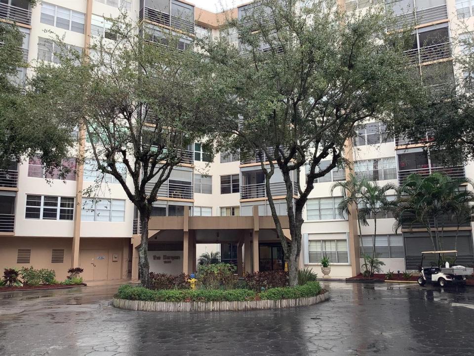 1300 Saint Charles Place Unit Ph13, Pembroke Pines, Floride 33026, États-Unis