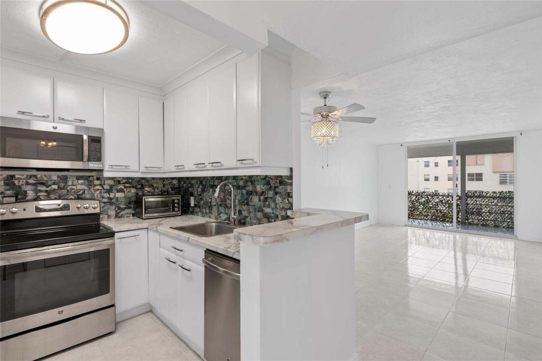 2841 Somerset Drive 311, Lauderdale Lakes, Florida 33311, Stati Uniti