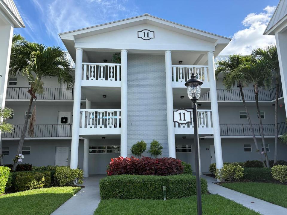 11 Colonial Club Drive 105, Boynton Beach, Floride 33435, États-Unis