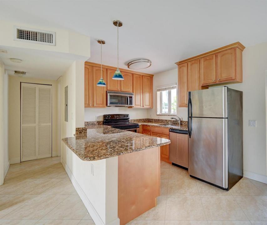 410 SW 15th Street 204, Pompano Beach, Floride 33060, États-Unis