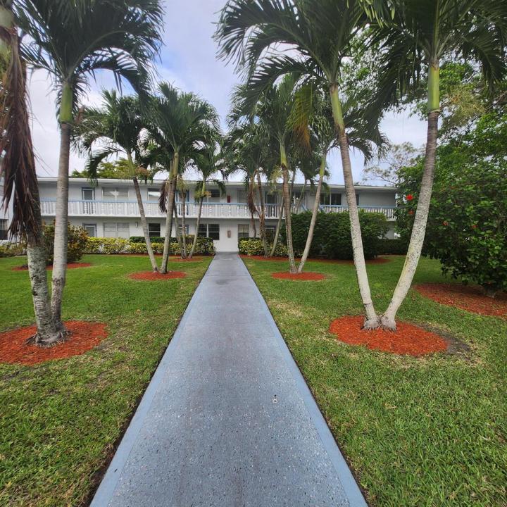 643 Durham W, Deerfield Beach, Florida 33442, USA