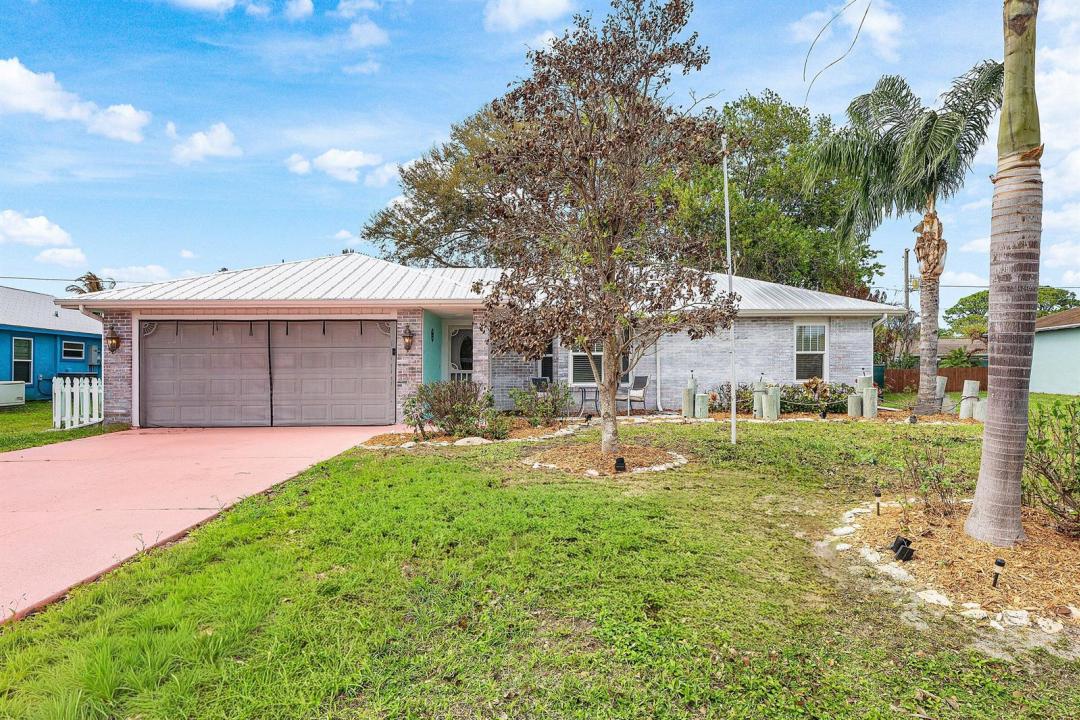 2114 SE Midtown Road, Port St. Lucie, Floride 34952, États-Unis