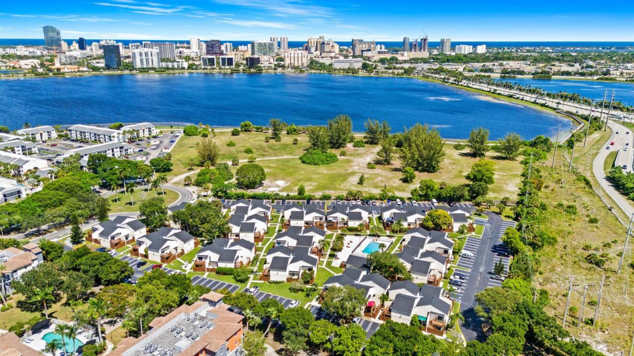 637 EXECUTIVE CENTER Drive N105, West Palm Beach, Floride 33401, États-Unis