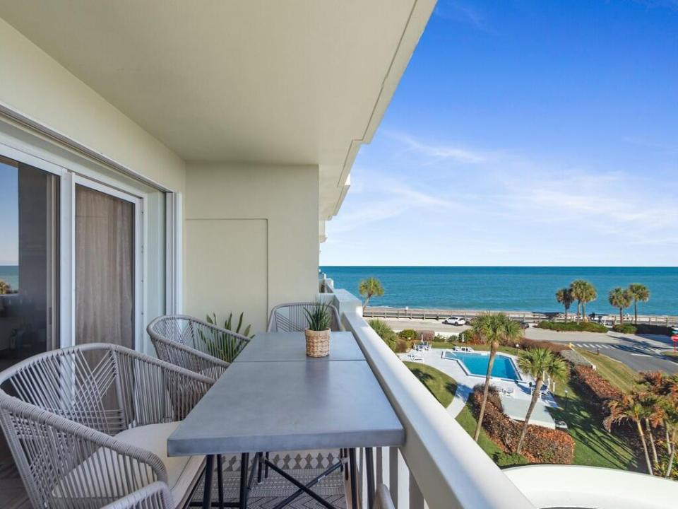 4049 Ocean Drive 402, Vero Beach, Florida 32963, USA