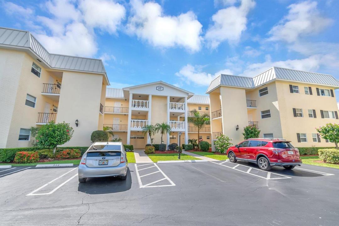 17 Colonial Club Drive 204, Boynton Beach, Florida 33435, USA