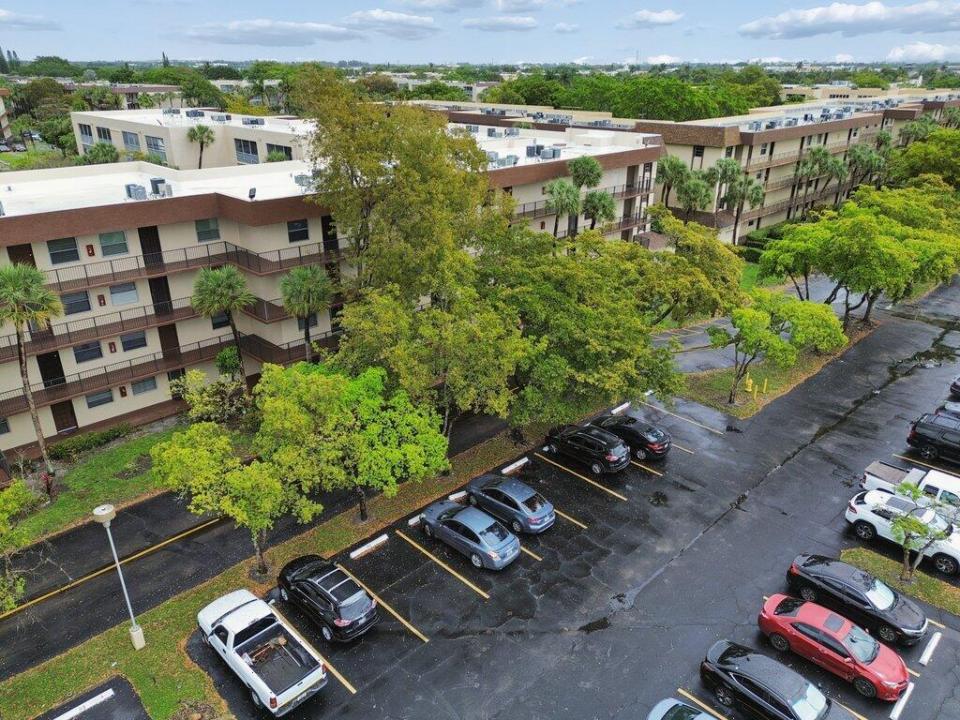 3141 NW 47th Terrace 124, Lauderdale Lakes, Florida 33319, USA