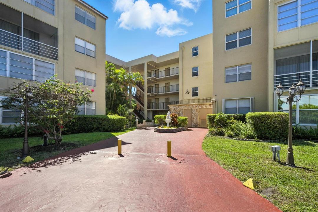 2801 Somerset Drive 101, Lauderdale Lakes, Floride 33311, États-Unis