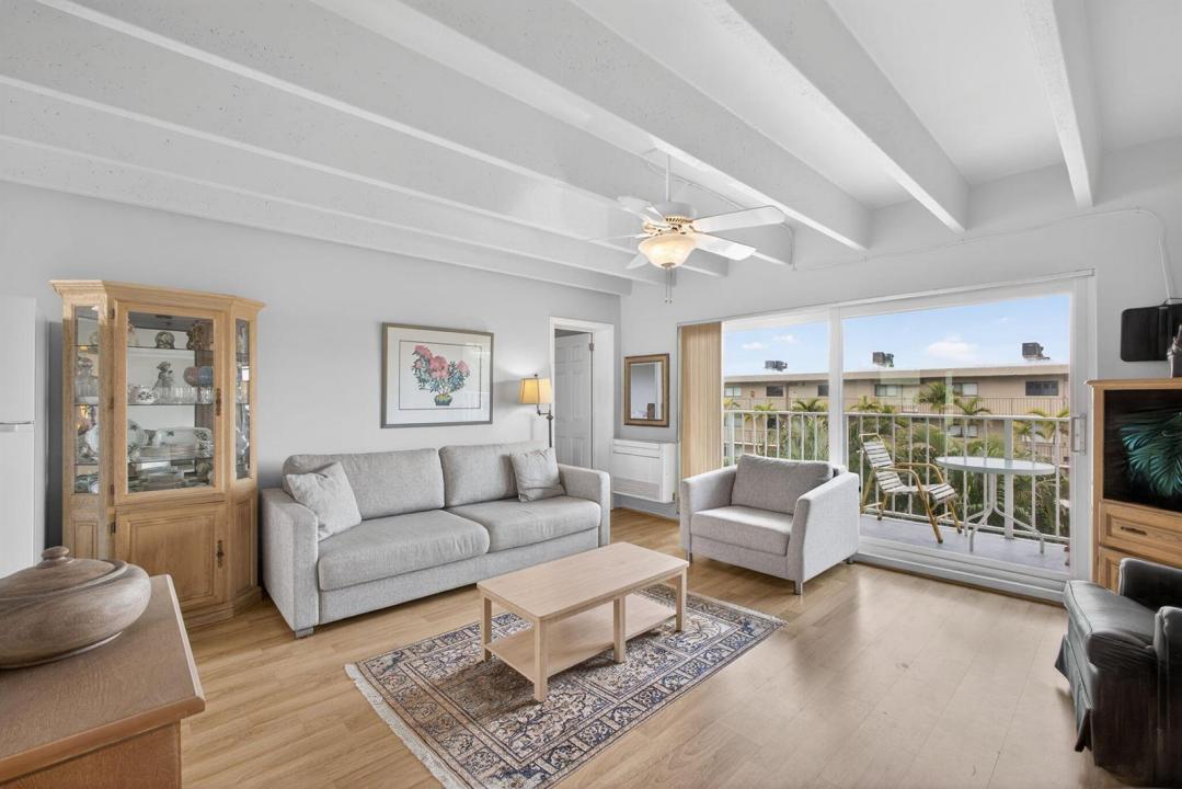 4001 S Ocean Boulevard 315, South Palm Beach, Florida 33480, USA
