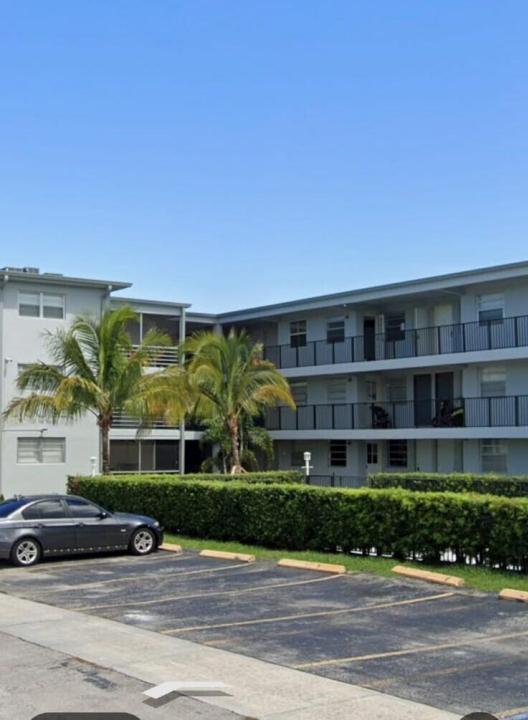 1100 NE 1st Court 305, Hallandale Beach, Floride 33009, États-Unis