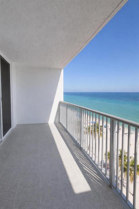 400 N Surf Road 1105, Hollywood, Florida 33019, USA