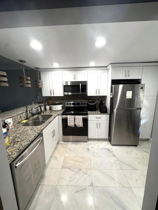 605 Oaks Drive 304, Pompano Beach, Florida 33069, USA