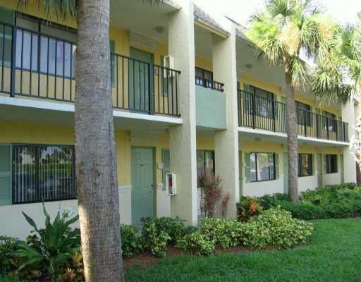 1205 Meadows Circle, Boynton Beach, Floryda 33436, USA