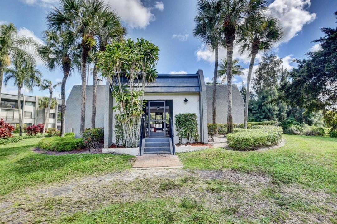 4832 Esedra Court 103, Floryda 33467, USA