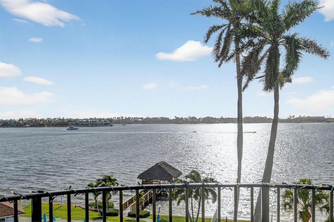 8200 Lakeshore Drive 507, Hypoluxo, Florida 33462, USA