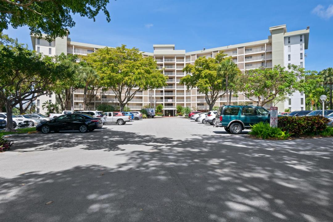 3051 N Course Drive 211, Pompano Beach, Floryda 33069, USA