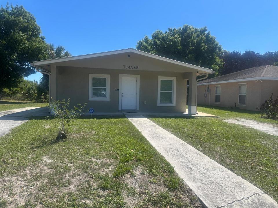704 N 18th Street B, Fort Pierce, Florida 34950, USA