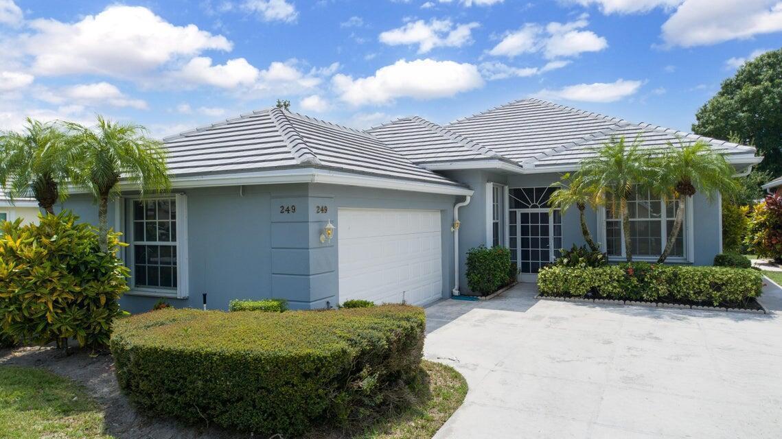 249 NW Bentley Circle, Port St. Lucie, Floride 34986, États-Unis