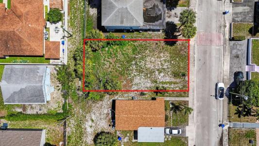 1204 W 35th Street, Riviera Beach, Florida 33404, USA