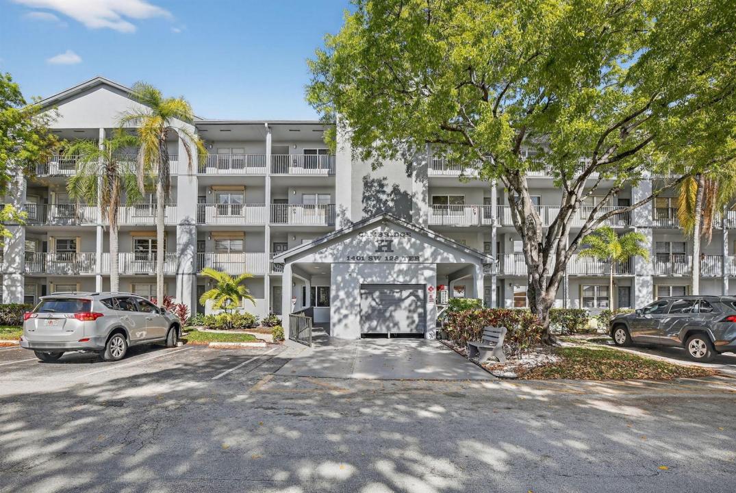 1401 SW 128th Terrace 212h, Pembroke Pines, Florida 33027, Stati Uniti
