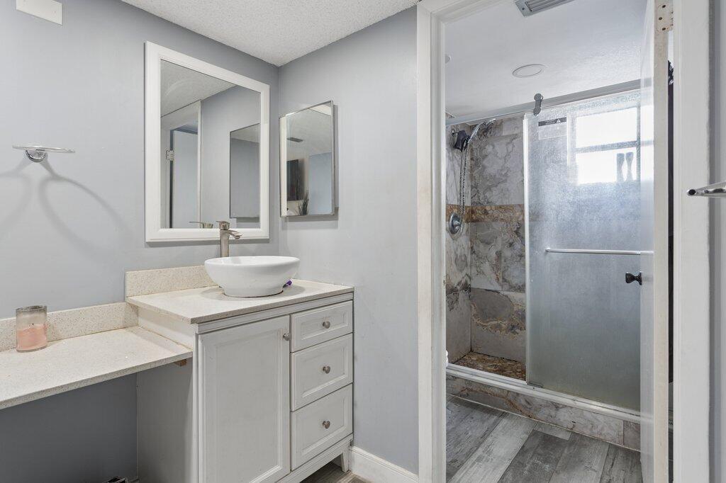 8030 Hampton Boulevard 404, North Lauderdale, Floride 33068, États-Unis