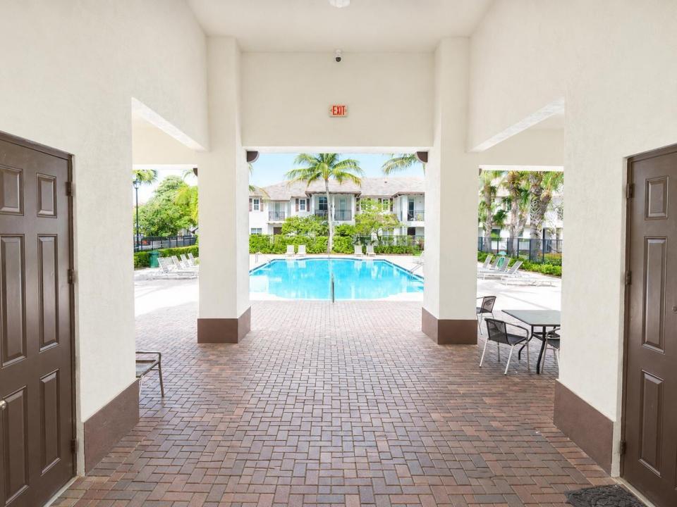 4720 Mimosa Place 909, Coconut Creek, Florida 33073, USA