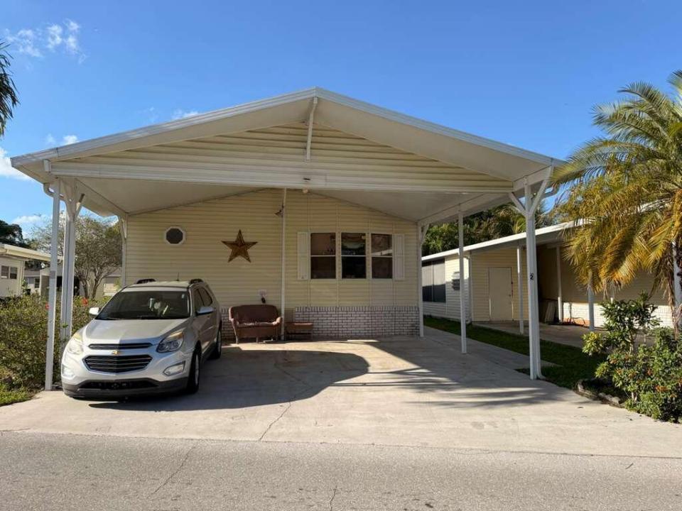 2 S 4 Seasons Road, Palm Beach Gardens, Florida 33410, USA