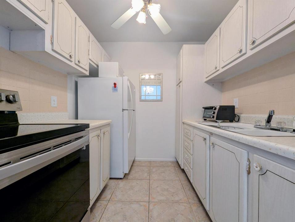 131 Doolen Court 303, North Palm Beach, Floryda 33408, USA