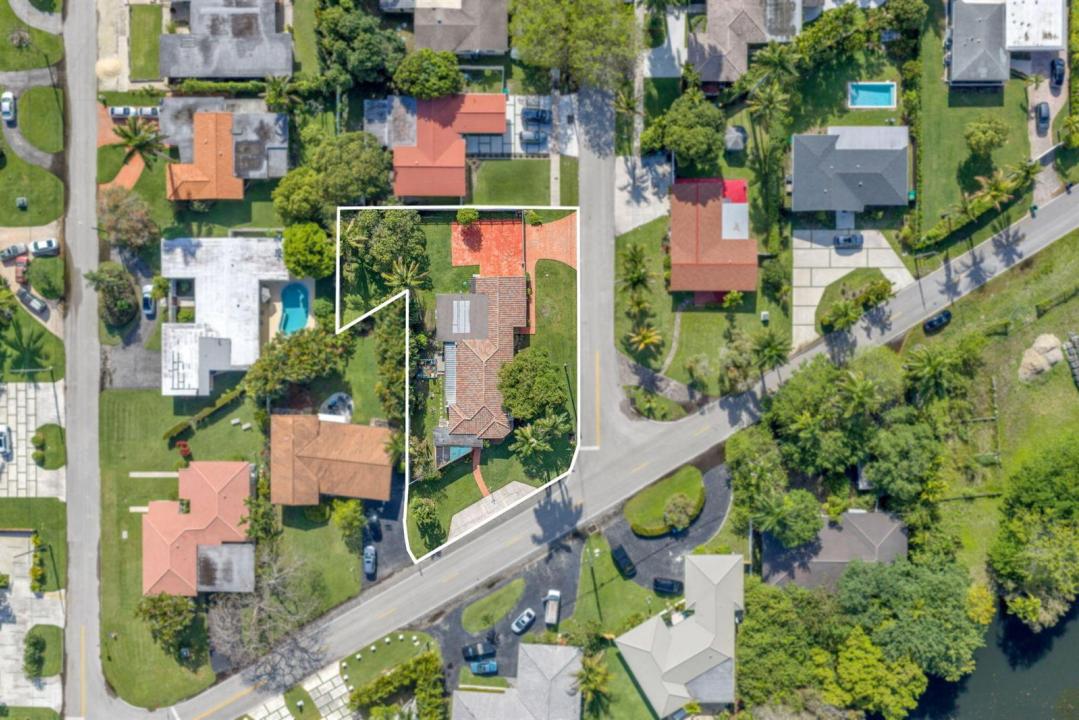 11490 W Biscayne Canal Road, Miami, Florida 33161, USA