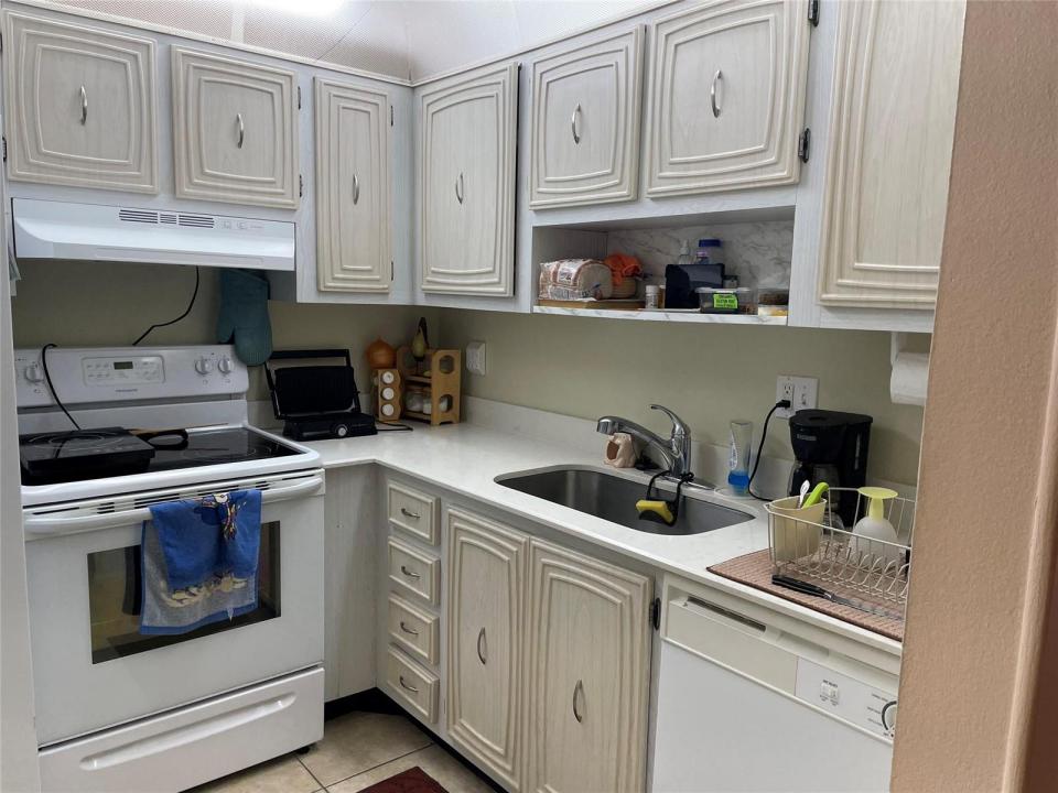 2821 Somerset Drive 118, Lauderdale Lakes, Floride 33311, États-Unis