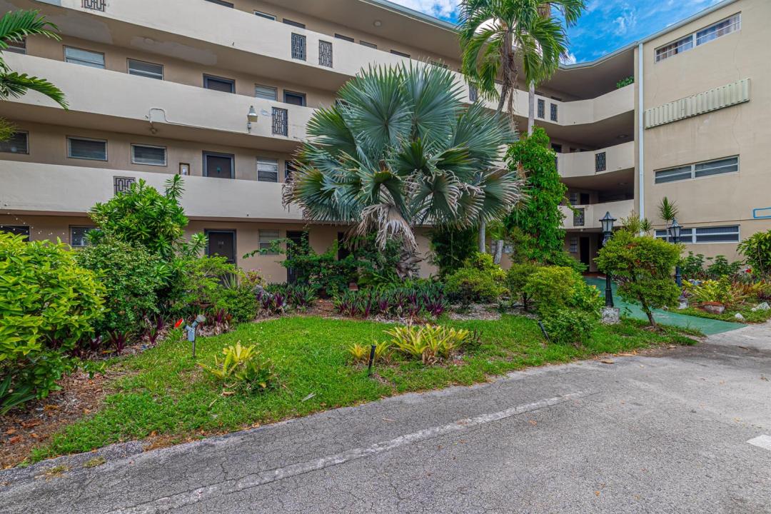 1660 NE 191st Street Unit 311, Miami, Floride 33179, États-Unis