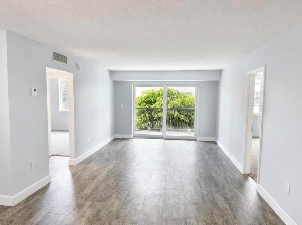 1250 NE 125th Street 216d, North Miami, Florida 33161, USA