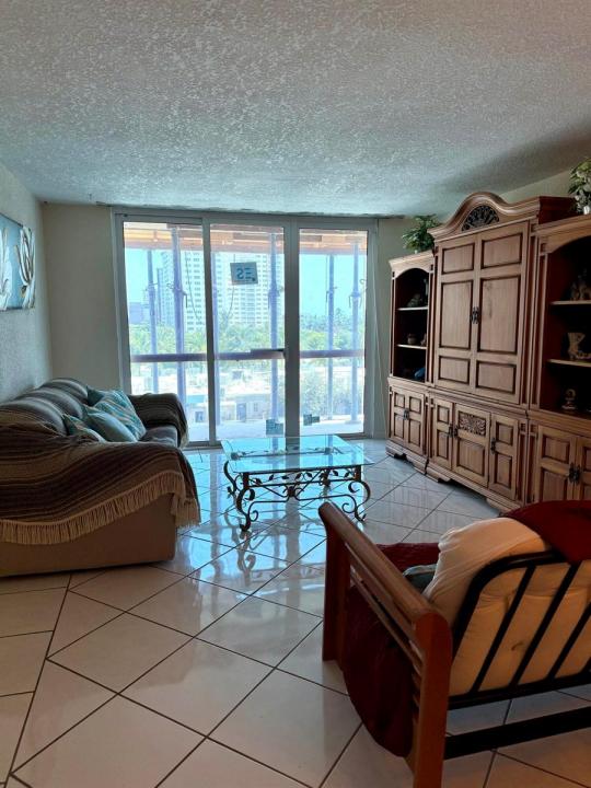 101 BRINY Avenue 409, Pompano Beach, Floride 33062, États-Unis