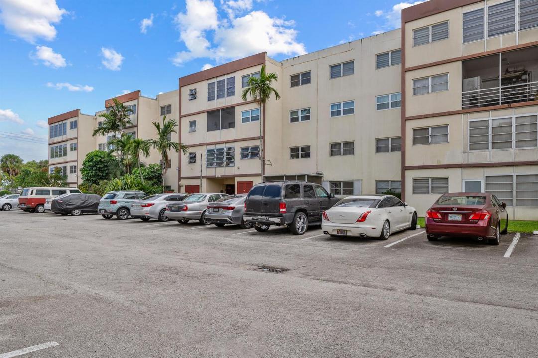 4047 NW 16th Street 206, Lauderhill, Floride 33313, États-Unis