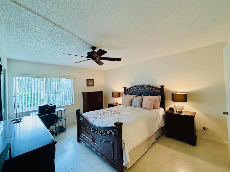 140 Lake Pine Circle A-1, Florida 33463, USA