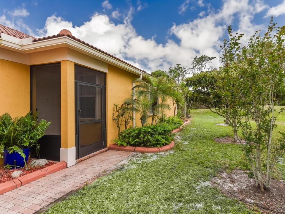 833 NW Rutherford NW Court, Port St. Lucie, פלורידה 34983, ארצות הברית של אמריקה