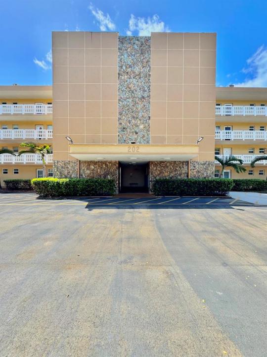 202 SE 10th Street 105, Dania Beach, Floride 33004, États-Unis