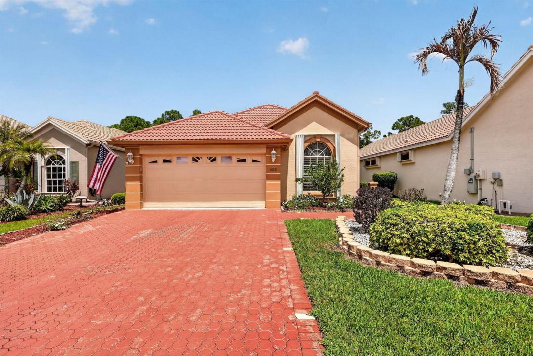 653 SW Munjack Cove, Port St. Lucie, Floride 34986, États-Unis