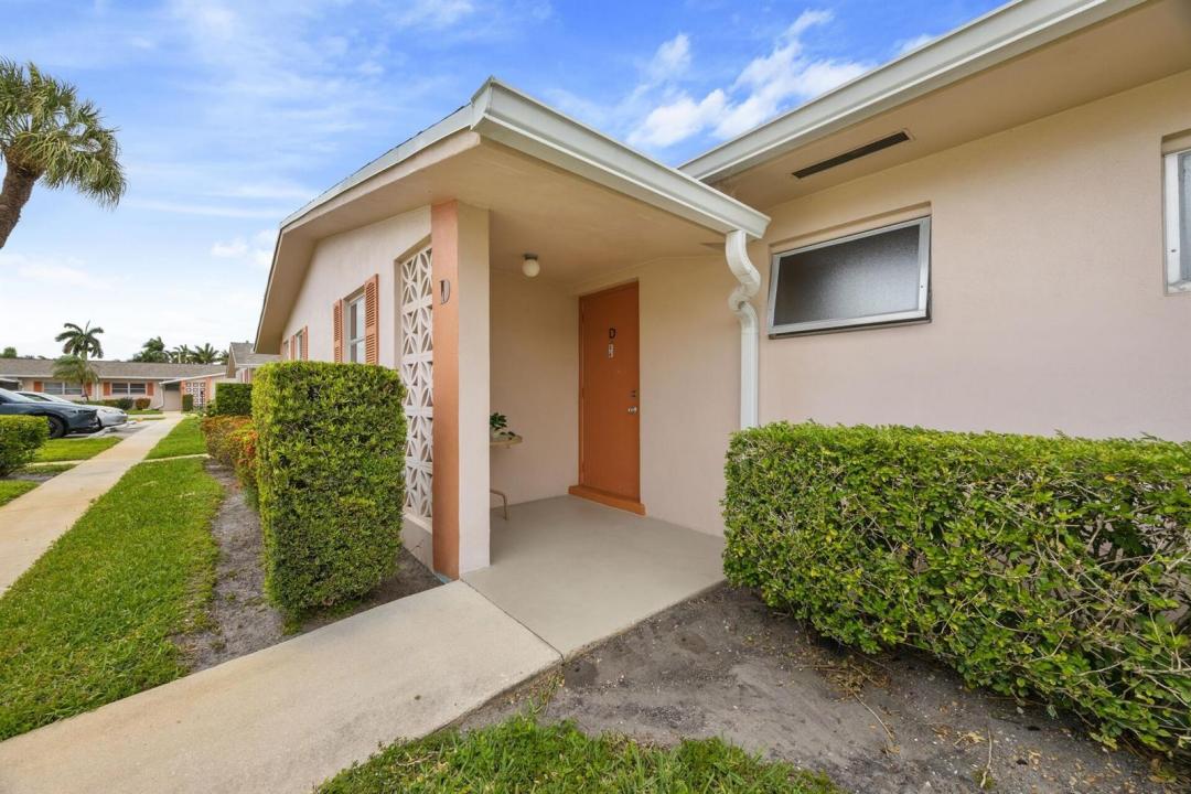 2691 Dudley Dr E Drive D, West Palm Beach, Florida 33415, USA