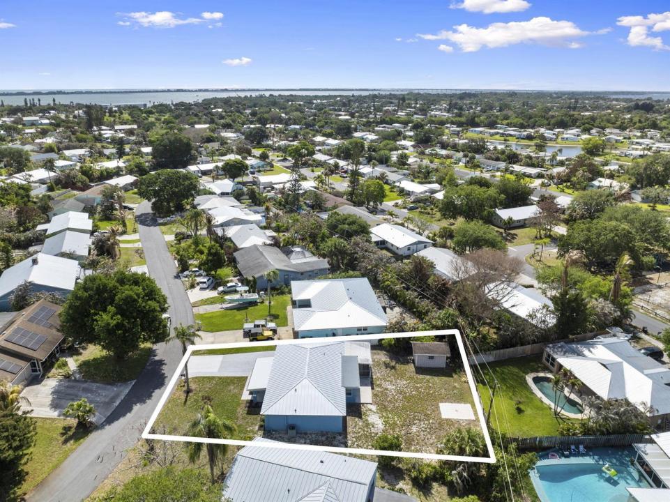 2268 NE 16th Court, Jensen Beach, Floryda 34957, USA