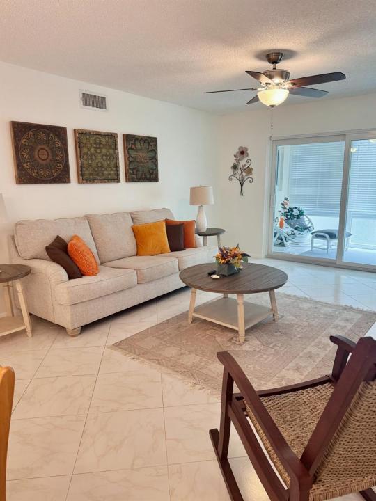 2950 SE Ocean Boulevard 8-6, Stuart, Florida 34996, Stati Uniti