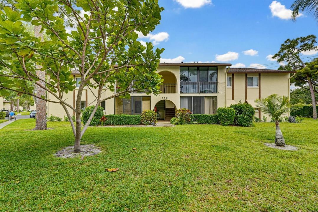119 Lake Pine Circle C-2, Florida 33463, USA