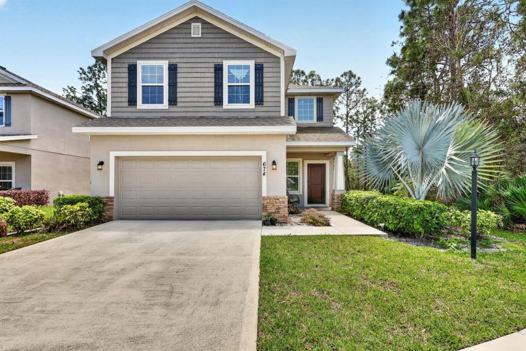 674 NE Turtleback Trail, Port St. Lucie, Florida 34983, USA
