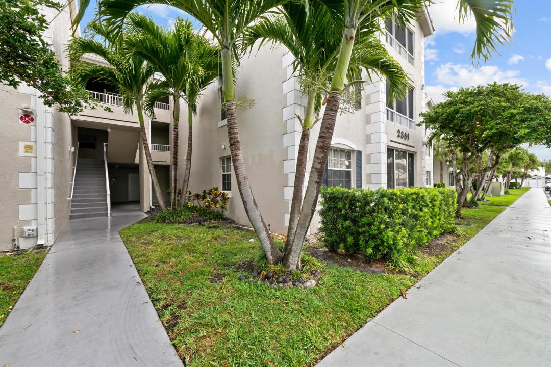 2861 N Oakland Forest Drive 202, Oakland Park, Floride 33309, États-Unis