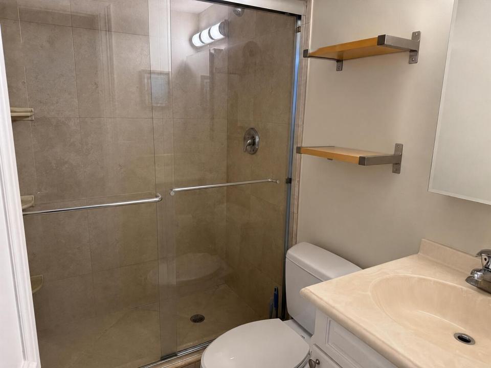 1221 SE 3rd Street 4, Deerfield Beach, Florida 33441, USA