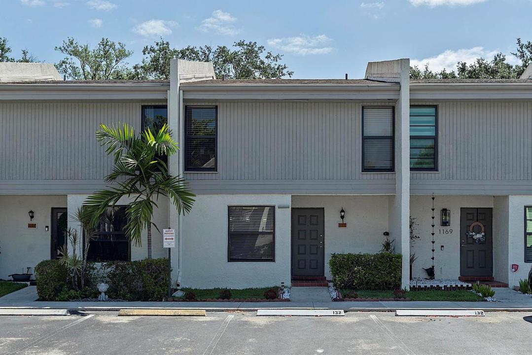 1177 NW 98th Terrace 132, Pembroke Pines, Floride 33024, États-Unis
