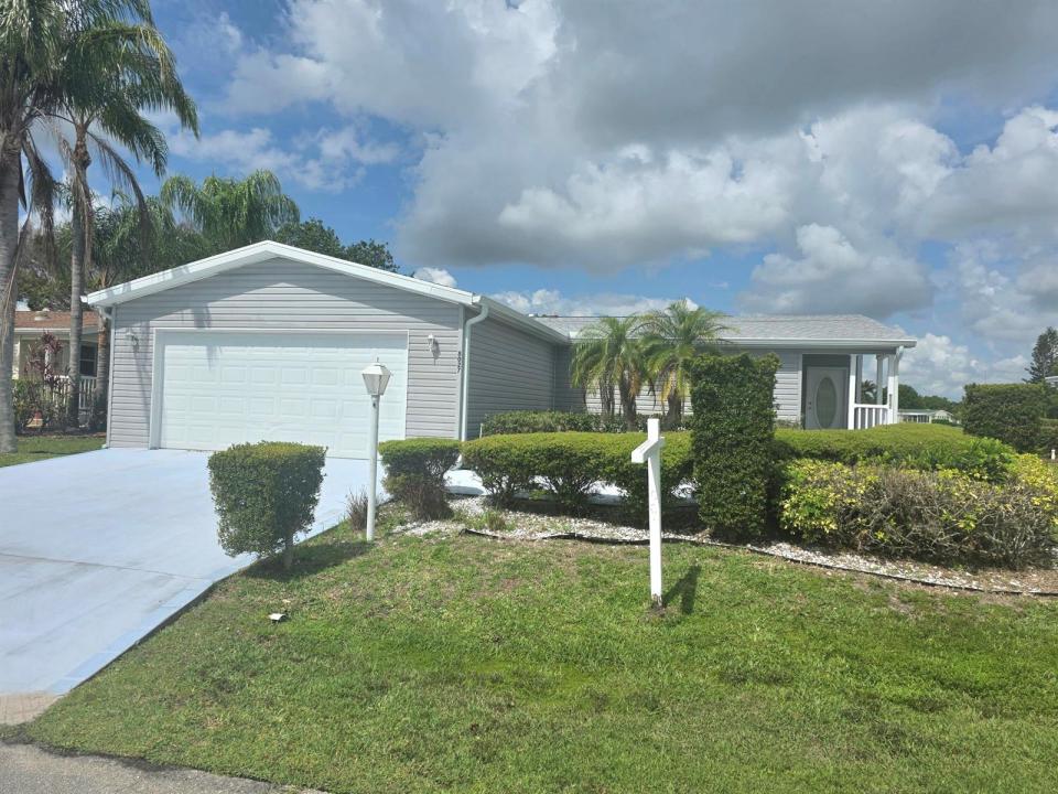 8027 9th Hole Drive, Port St. Lucie, Florida 34952, USA