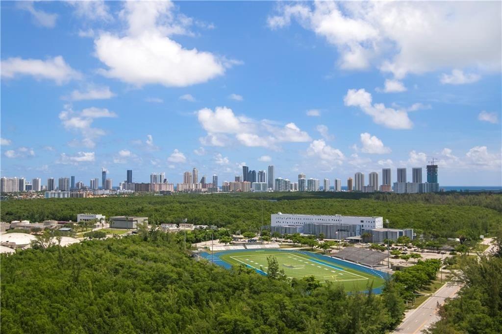 14951 Royal Oaks Lane 1109, North Miami, Florida 33181, USA