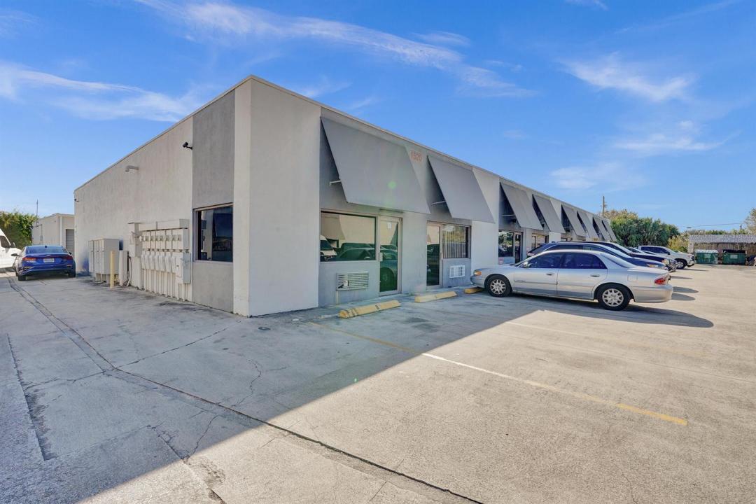 1520 Latham Road 2, West Palm Beach, Florida 33409, USA